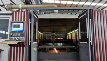 Laser cutting machine